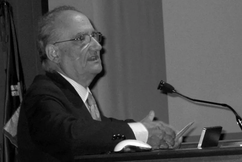 Dr. Enrique Casado de Frías